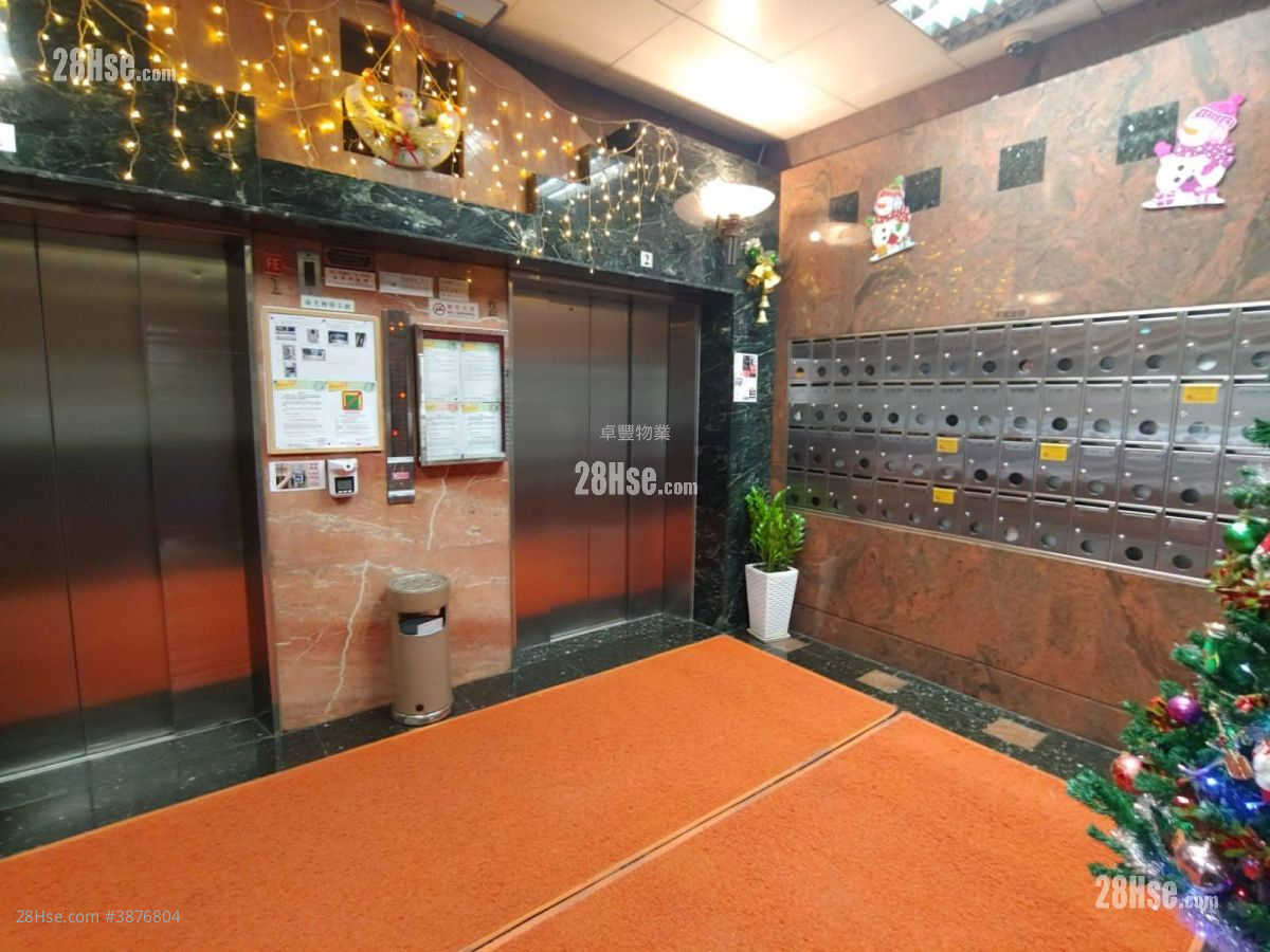 Charm Centre Rental 4 Bedrooms 1,100 ft² ( 102.2 m² )