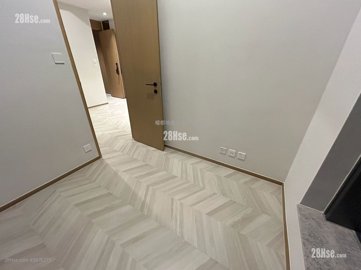 Eight Southpark Rental 2 Bedrooms , 1 Bathroom 351 ft² ( 32.6 m² )