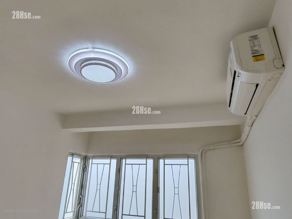 Tuen Mun Town Plaza Rental 2 Bedrooms , 1 Bathroom 349 ft² ( 32.4 m² )