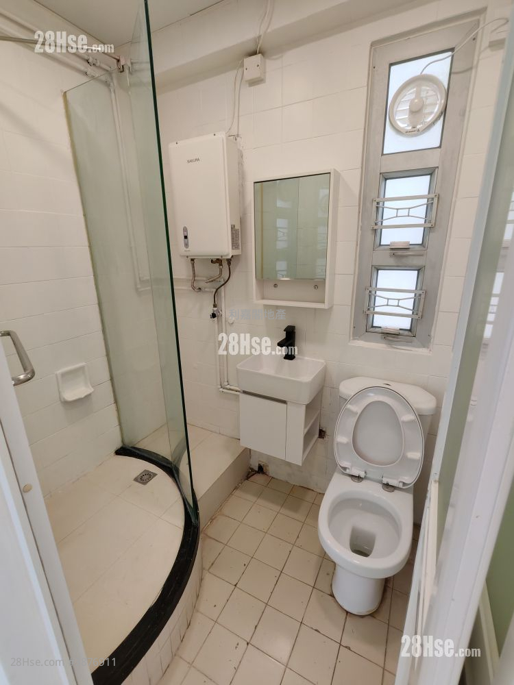 Tuen Mun Town Plaza Rental 2 Bedrooms , 1 Bathroom 349 ft² ( 32.4 m² )