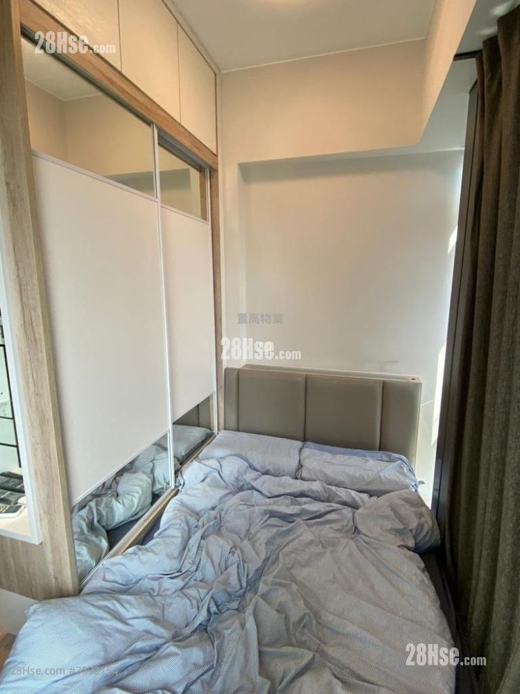 The Zutten Sell Studio , 1 Bathroom 186 ft² ( 17.3 m² )