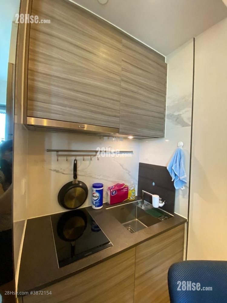 The Zutten Sell Studio , 1 Bathroom 186 ft² ( 17.3 m² )
