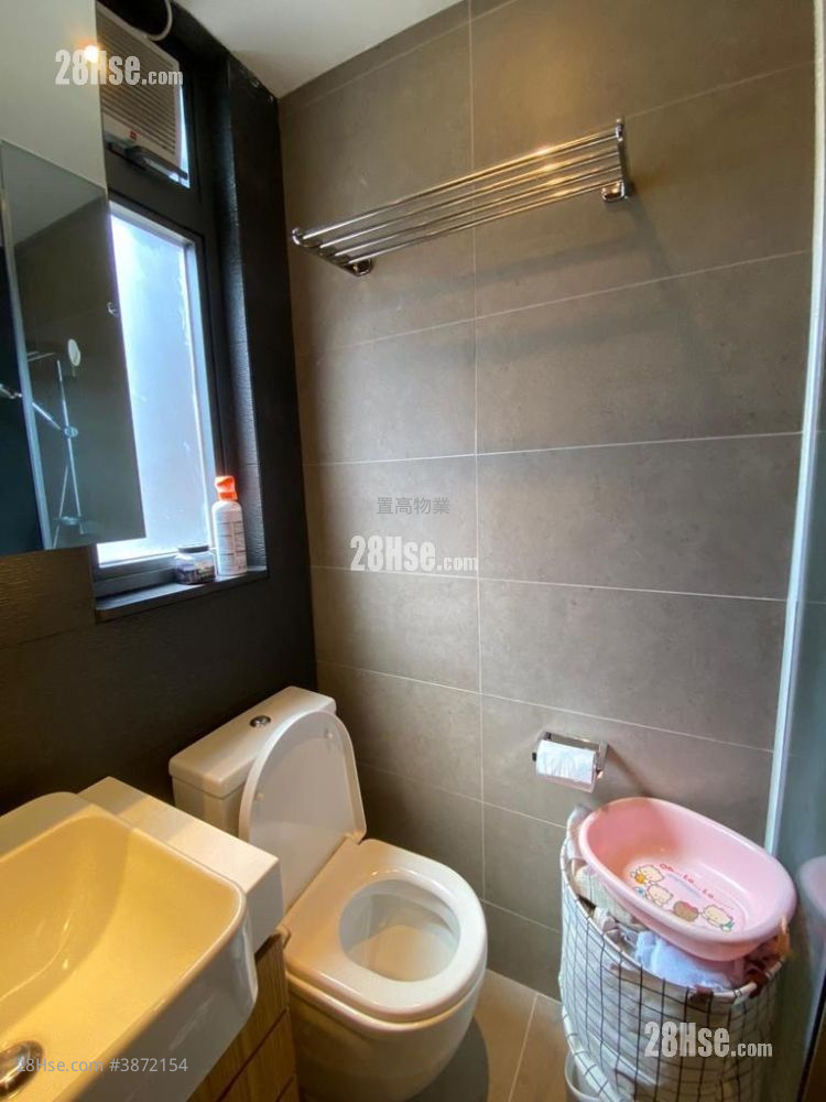 The Zutten Sell Studio , 1 Bathroom 186 ft² ( 17.3 m² )