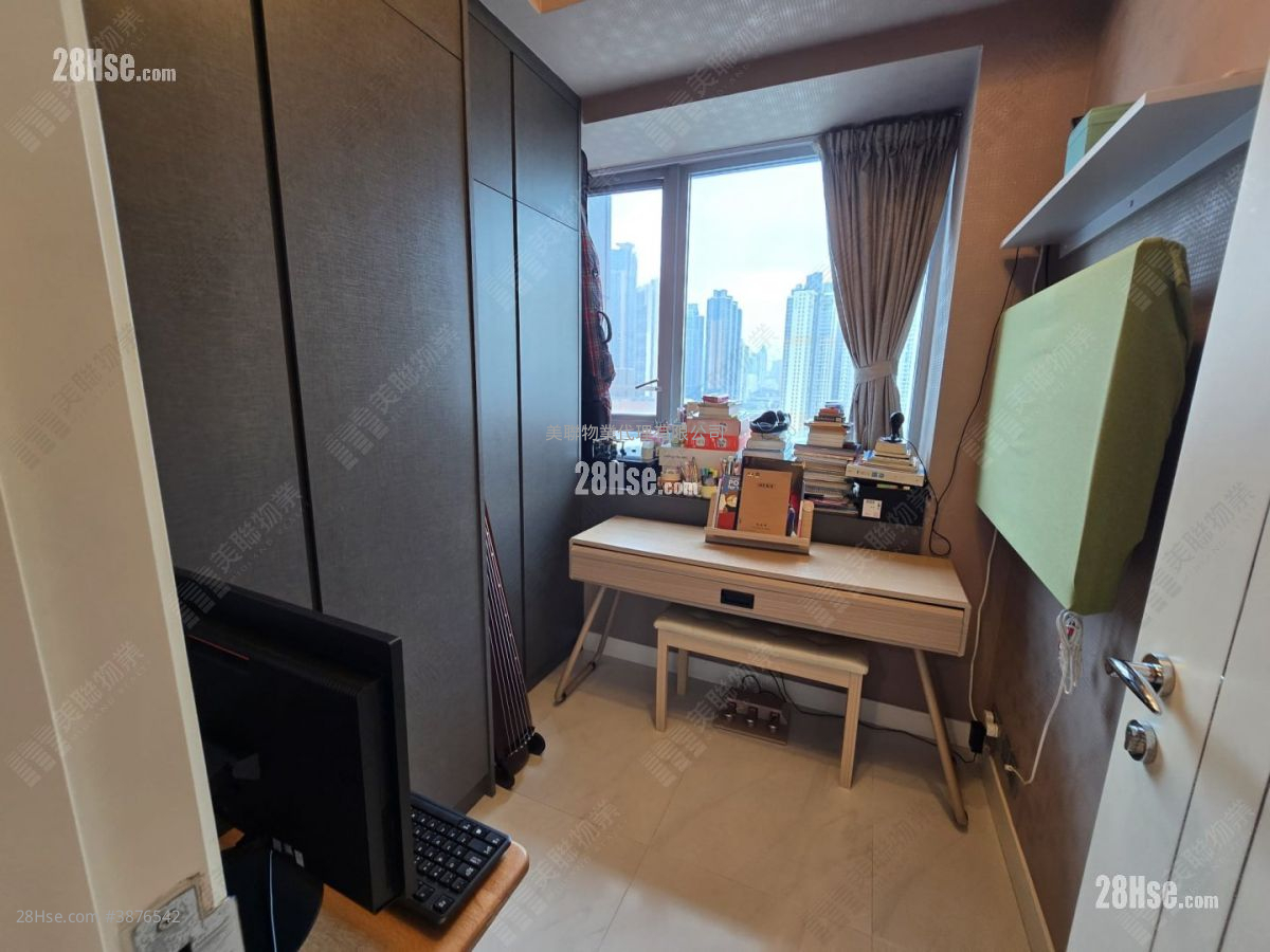 Manhattan Hill Sell 3 Bedrooms , 3 Bathrooms 888 ft² ( 82.5 m² )