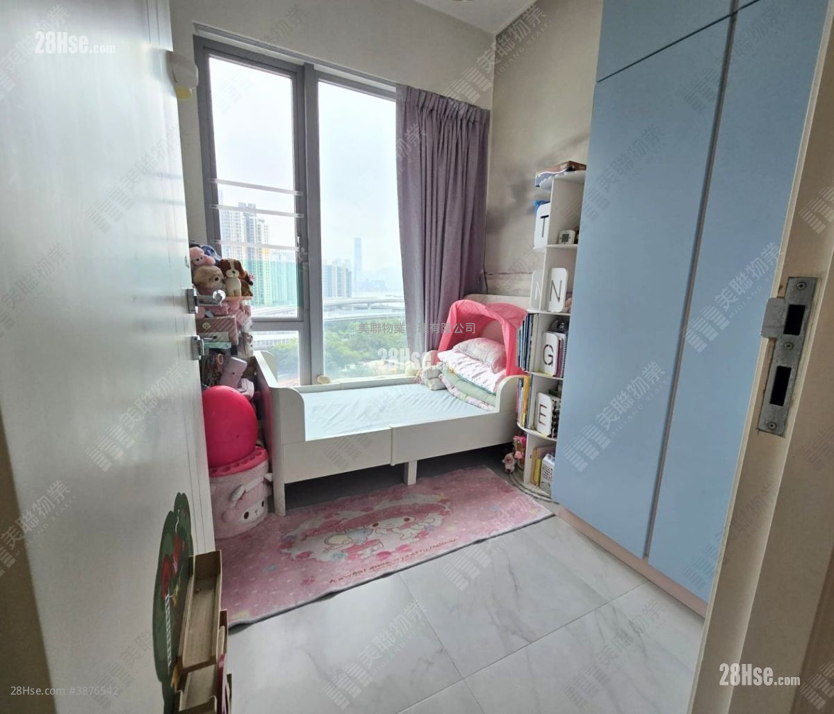 Manhattan Hill Sell 3 Bedrooms , 3 Bathrooms 888 ft² ( 82.5 m² )