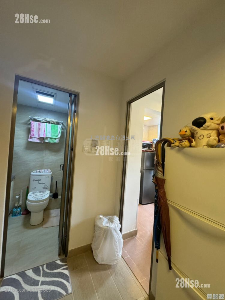 Ching Wah Court Sell 2 Bedrooms 363 ft² ( 33.7 m² )