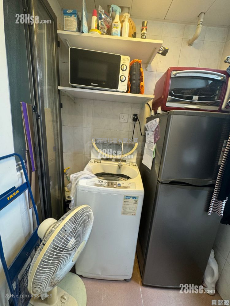 Ching Wah Court Sell 2 Bedrooms 363 ft² ( 33.7 m² )