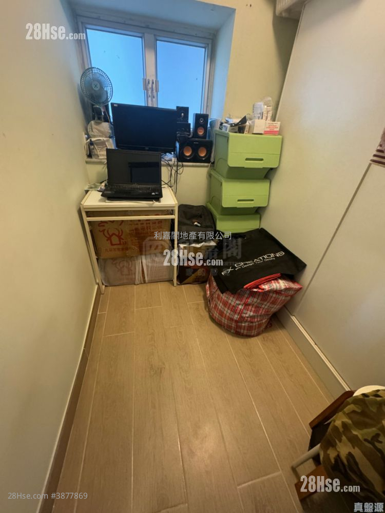 Ching Wah Court Sell 2 Bedrooms 363 ft² ( 33.7 m² )