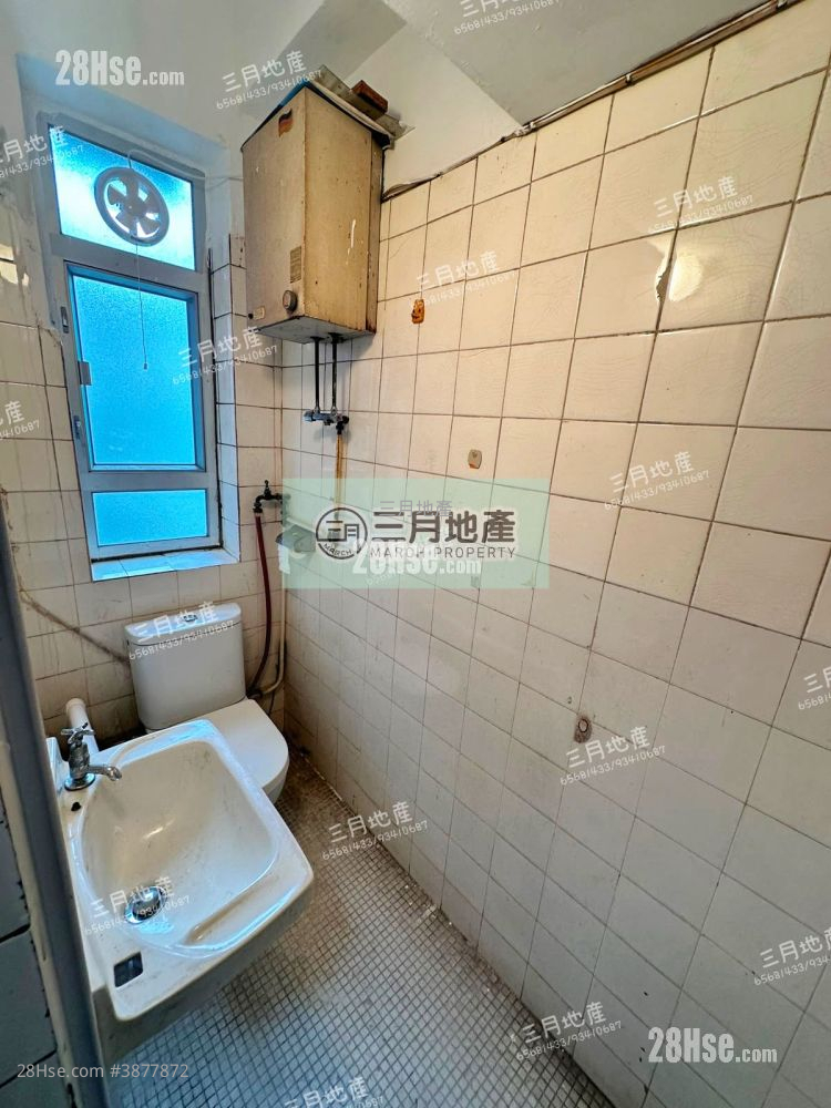 bathroom: Wing Wah Building Sell 2 Bedrooms , 1 Bathroom 375 ft² ( 34.8 m² )