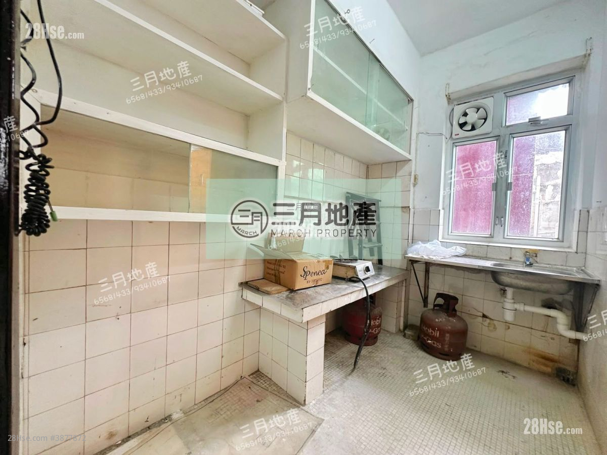 kitchen: Wing Wah Building Sell 2 Bedrooms , 1 Bathroom 375 ft² ( 34.8 m² )