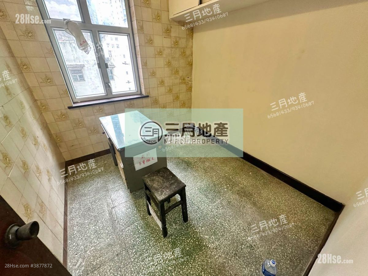 bedroom 1: Wing Wah Building Sell 2 Bedrooms , 1 Bathroom 375 ft² ( 34.8 m² )