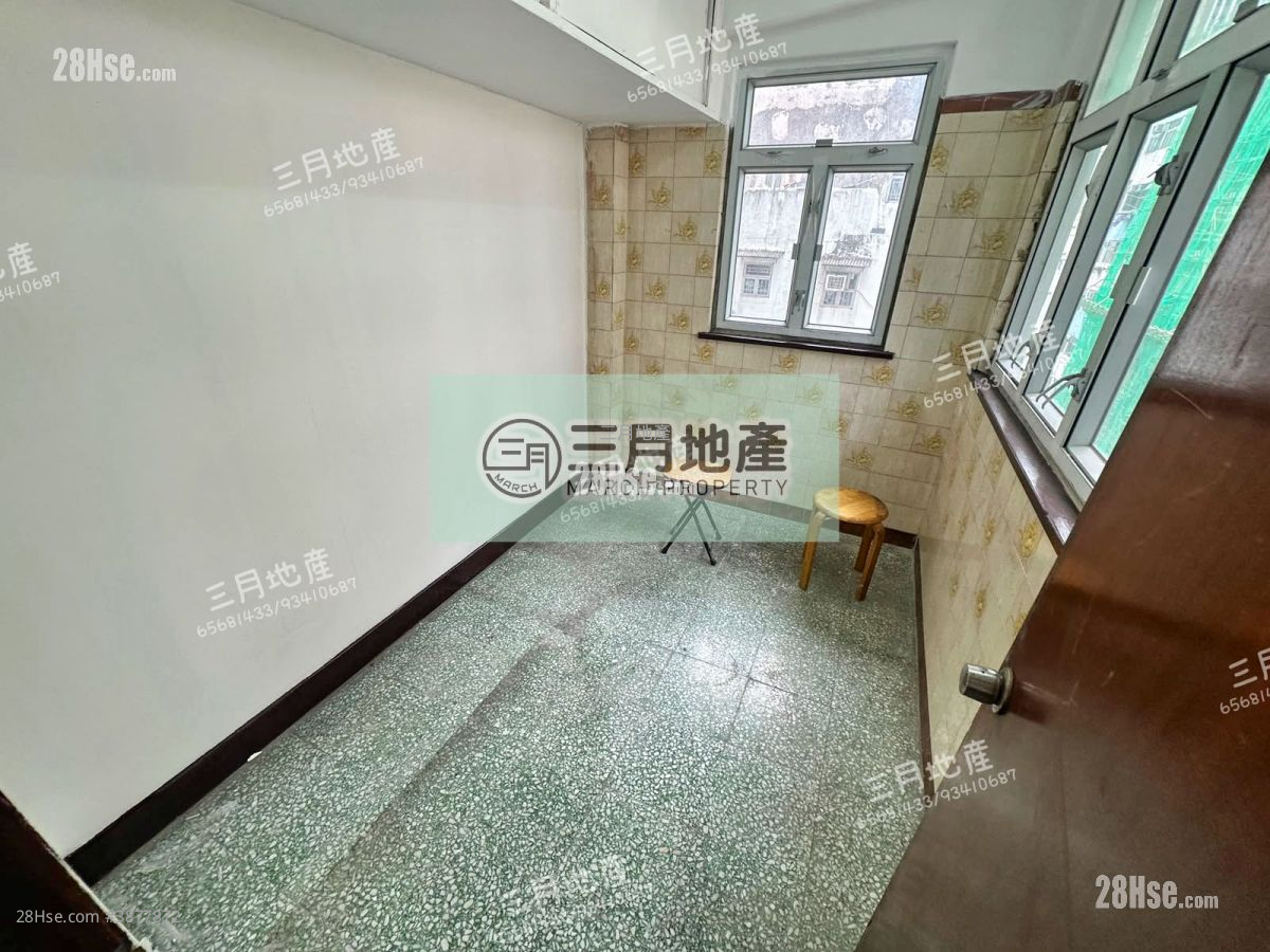 bedroom 2: Wing Wah Building Sell 2 Bedrooms , 1 Bathroom 375 ft² ( 34.8 m² )