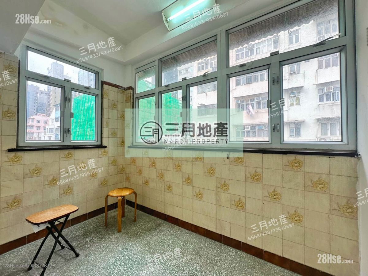 bedroom 2: Wing Wah Building Sell 2 Bedrooms , 1 Bathroom 375 ft² ( 34.8 m² )