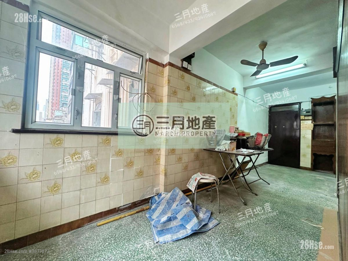 living room: Wing Wah Building Sell 2 Bedrooms , 1 Bathroom 375 ft² ( 34.8 m² )