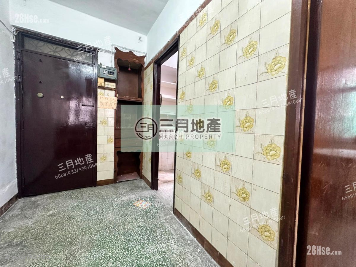 living room: Wing Wah Building Sell 2 Bedrooms , 1 Bathroom 375 ft² ( 34.8 m² )