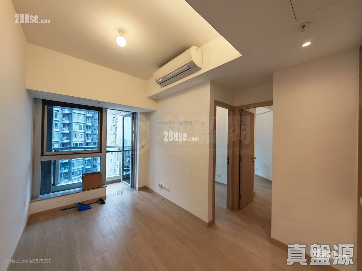 The Parkland Sell 2 Bedrooms , 2 Bathrooms 449 ft² ( 41.7 m² )