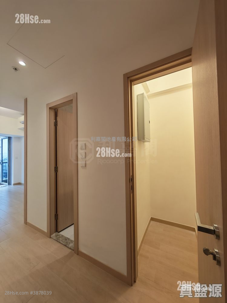 The Parkland Sell 2 Bedrooms , 2 Bathrooms 449 ft² ( 41.7 m² )
