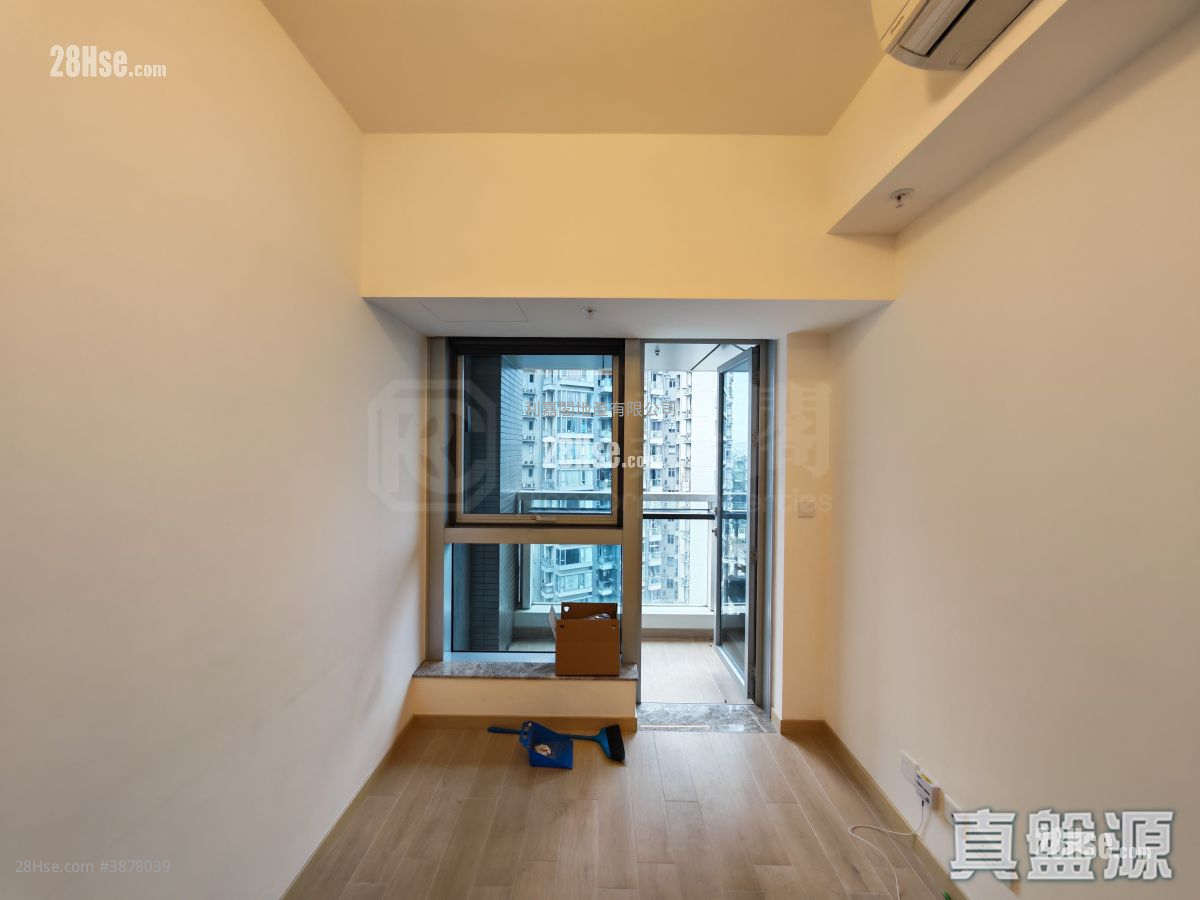 The Parkland Sell 2 Bedrooms , 2 Bathrooms 449 ft² ( 41.7 m² )
