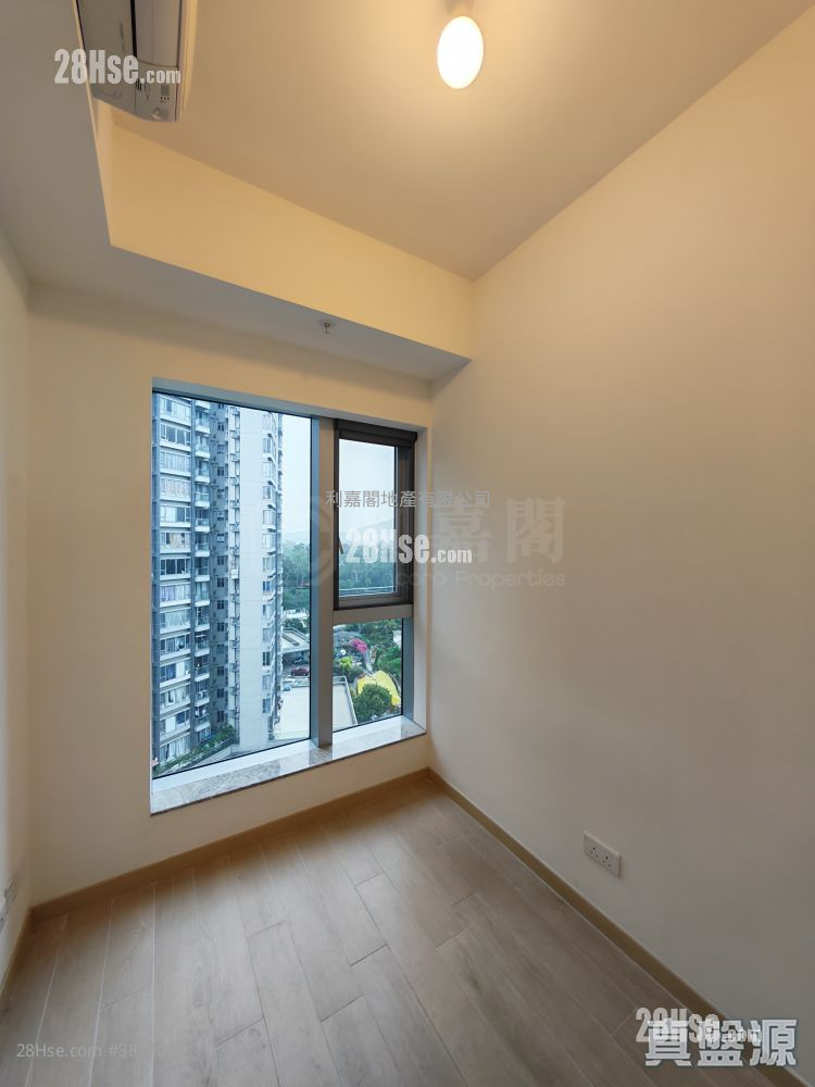 The Parkland Sell 2 Bedrooms , 2 Bathrooms 449 ft² ( 41.7 m² )