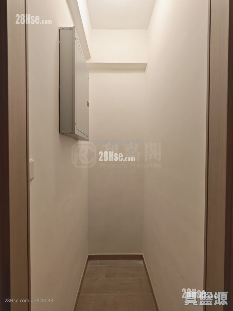 The Parkland Sell 2 Bedrooms , 2 Bathrooms 449 ft² ( 41.7 m² )