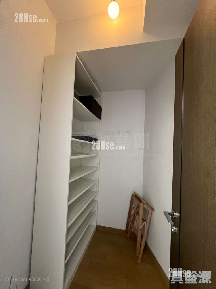 The Austin Sell 2 Bedrooms , 2 Bathrooms 621 ft² ( 57.7 m² )