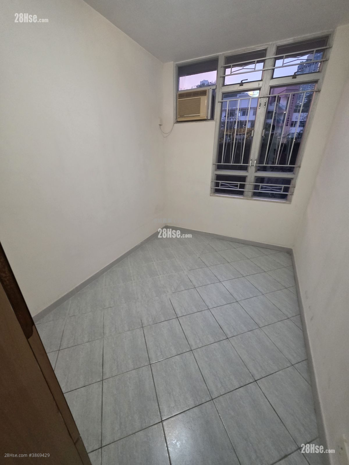 Choi Fung Court Sell 3 Bedrooms 601 ft² ( 55.8 m² )