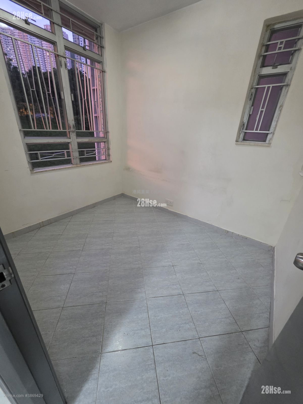 Choi Fung Court Sell 3 Bedrooms 601 ft² ( 55.8 m² )