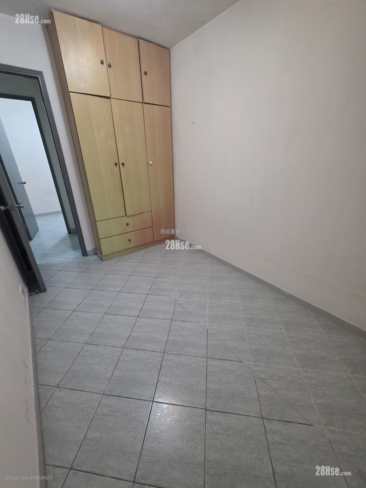Choi Fung Court Sell 3 Bedrooms 601 ft² ( 55.8 m² )