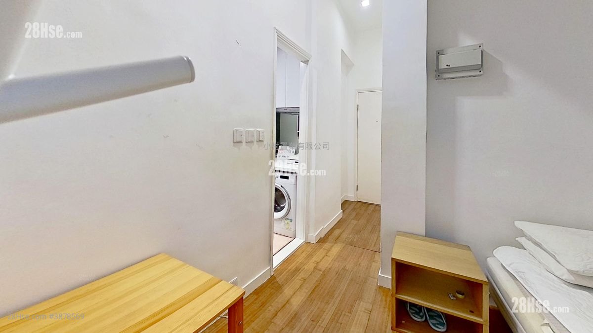 master room: Leigyinn Building Rental Studio , 1 Bathroom 200 ft² ( 18.6 m² )