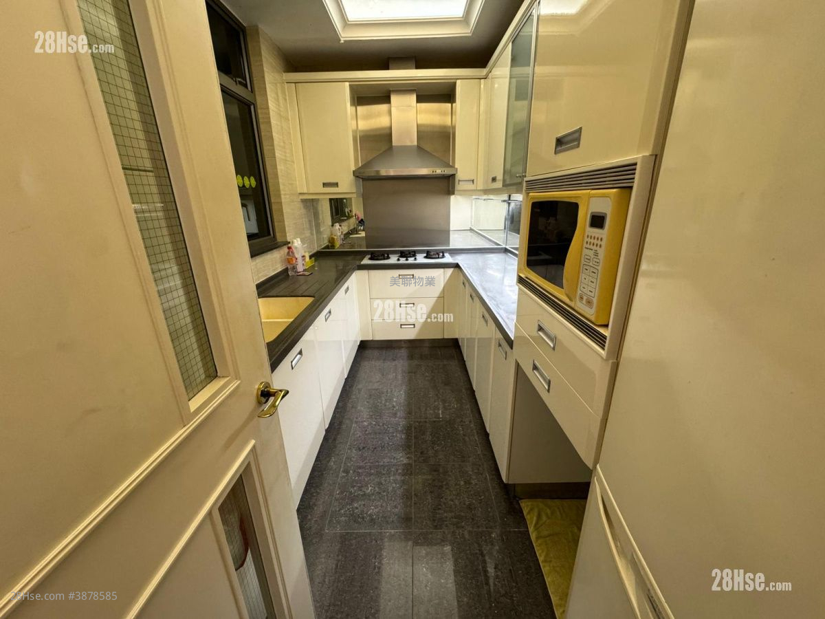 The Cairnhill Sell 3 Bedrooms 931 ft² ( 86.5 m² )