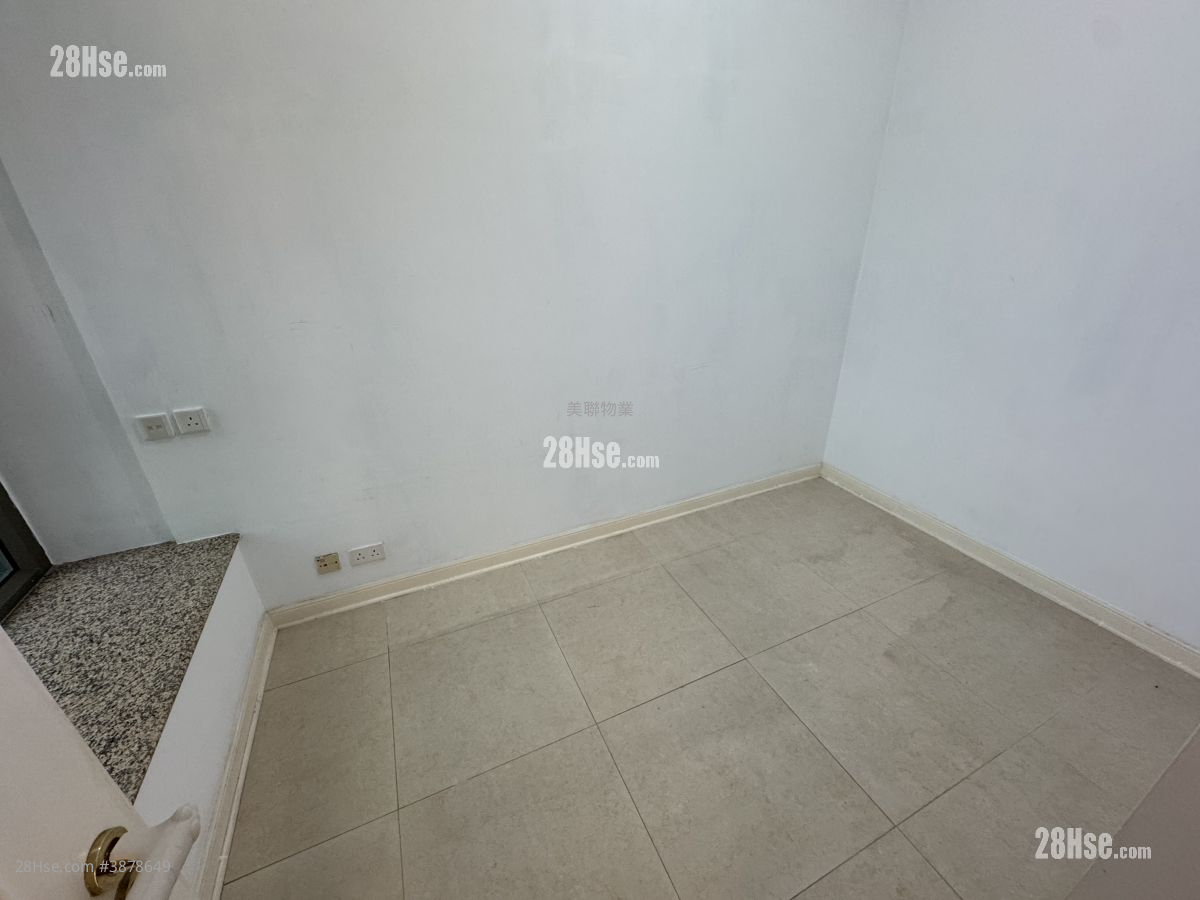 The Cairnhill Sell 3 Bedrooms 1,008 ft² ( 93.6 m² )