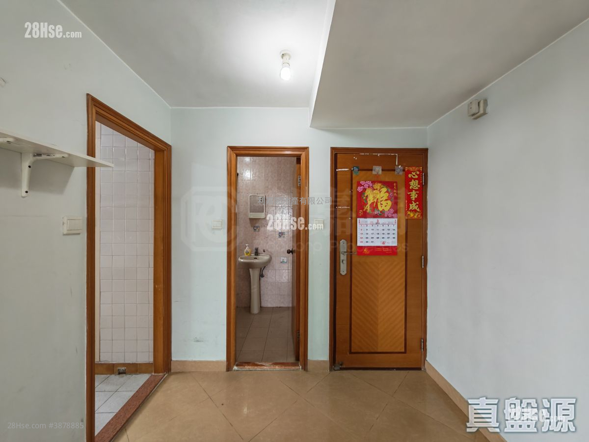 Ching Wah Court Sell 2 Bedrooms , 1 Bathroom 394 ft² ( 36.6 m² )