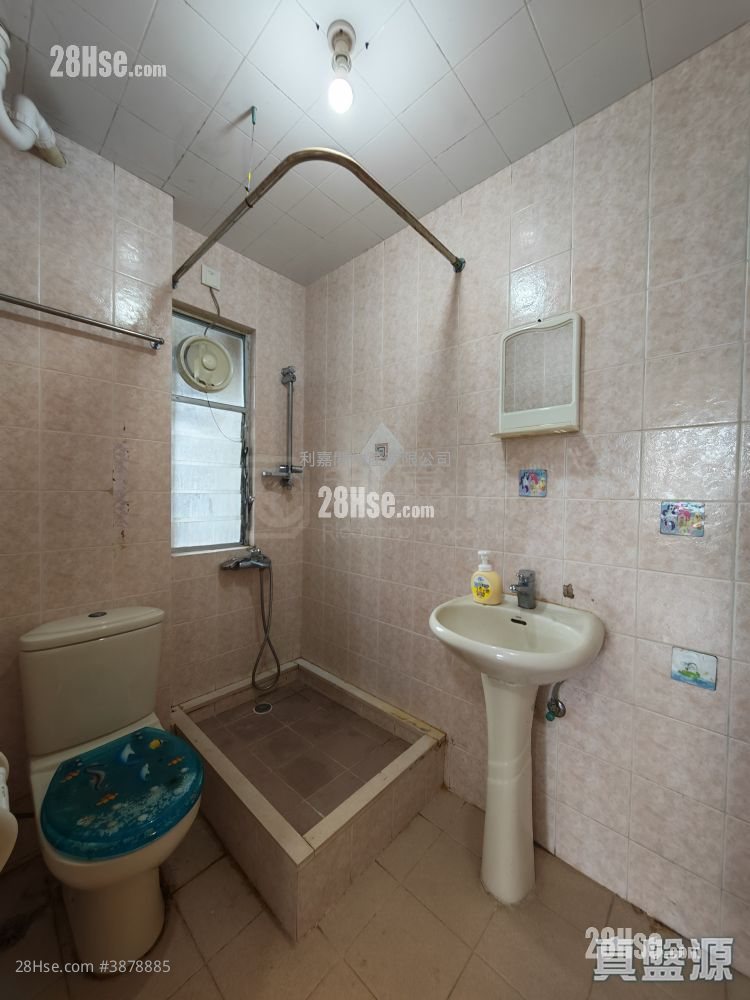 Ching Wah Court Sell 2 Bedrooms , 1 Bathroom 394 ft² ( 36.6 m² )