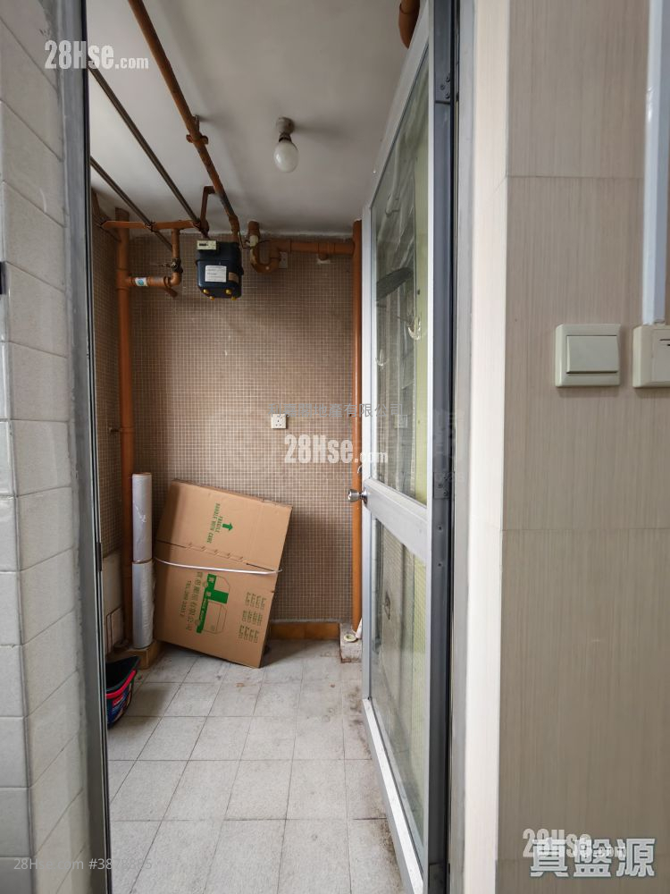 Ching Wah Court Sell 2 Bedrooms , 1 Bathroom 394 ft² ( 36.6 m² )