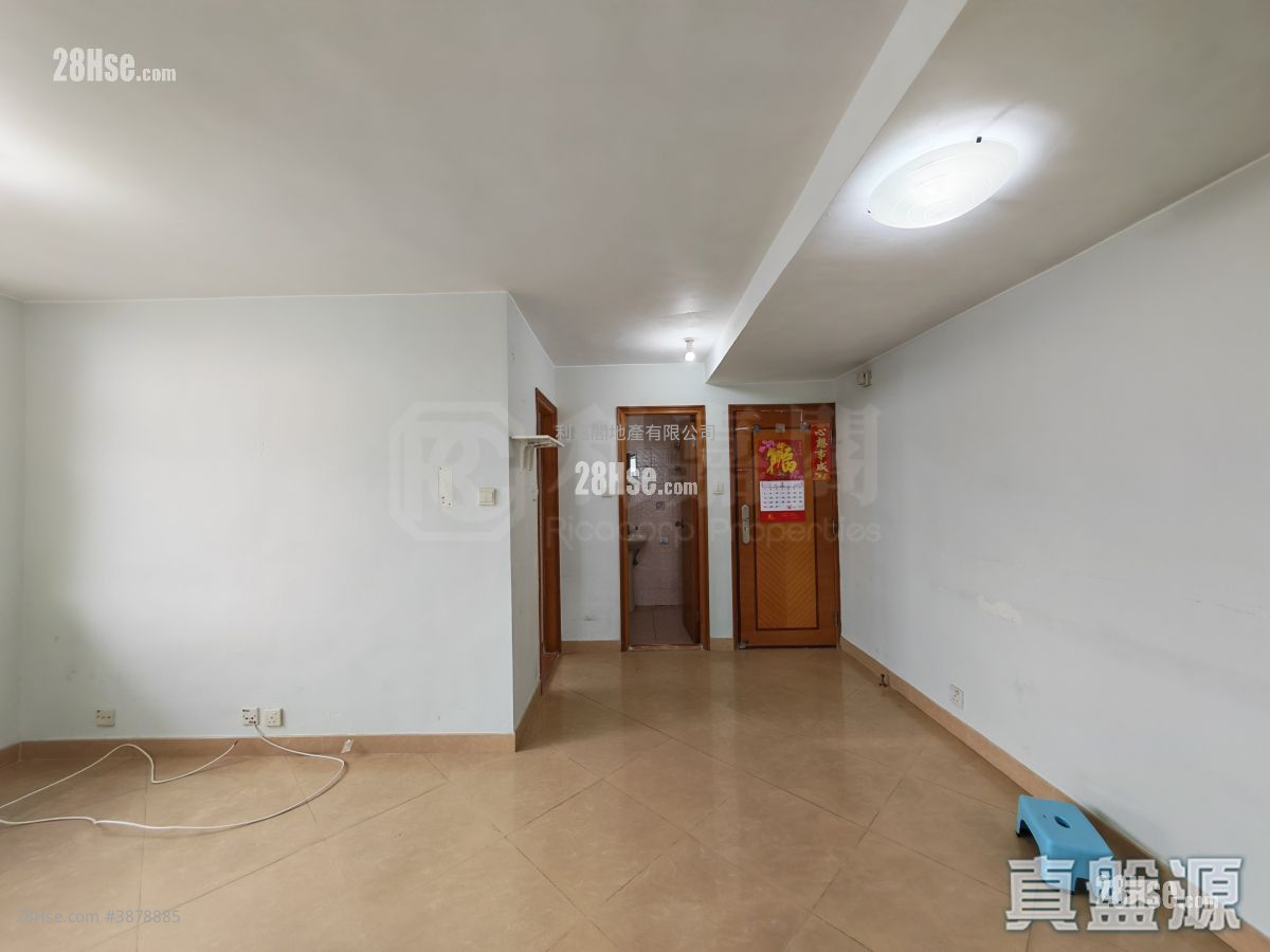 Ching Wah Court Sell 2 Bedrooms , 1 Bathroom 394 ft² ( 36.6 m² )