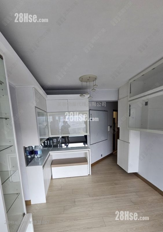 Bellagio Sell 2 Bedrooms 524 ft² ( 48.7 m² )