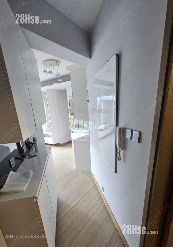 Bellagio Sell 2 Bedrooms 524 ft² ( 48.7 m² )