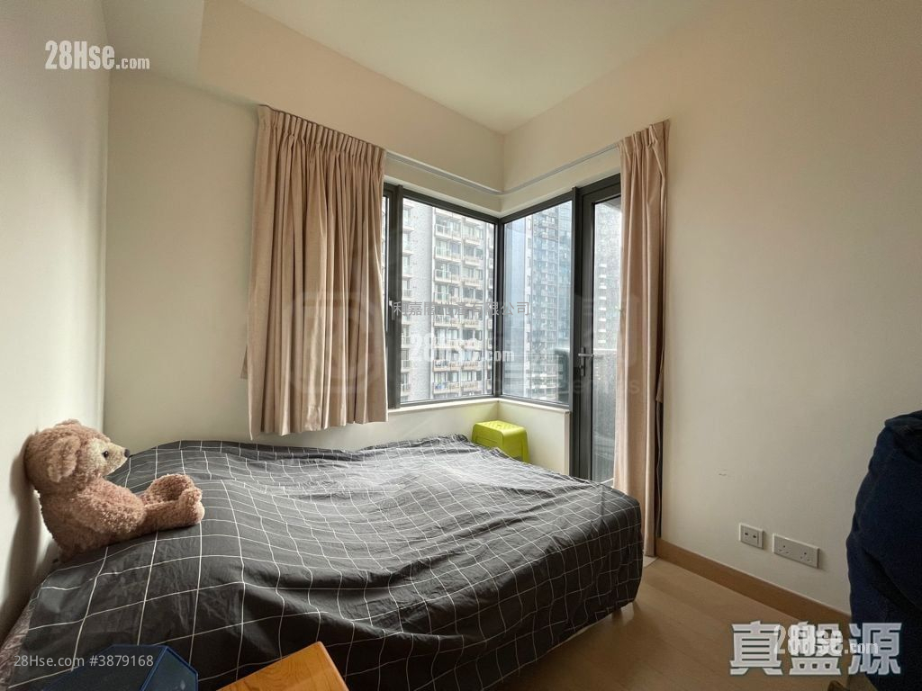 Victoria Skye Sell 2 Bedrooms 504 ft² ( 46.8 m² )