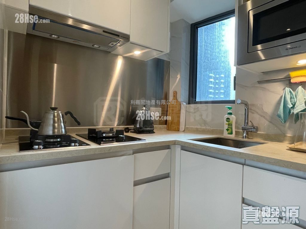 Victoria Skye Sell 2 Bedrooms 504 ft² ( 46.8 m² )