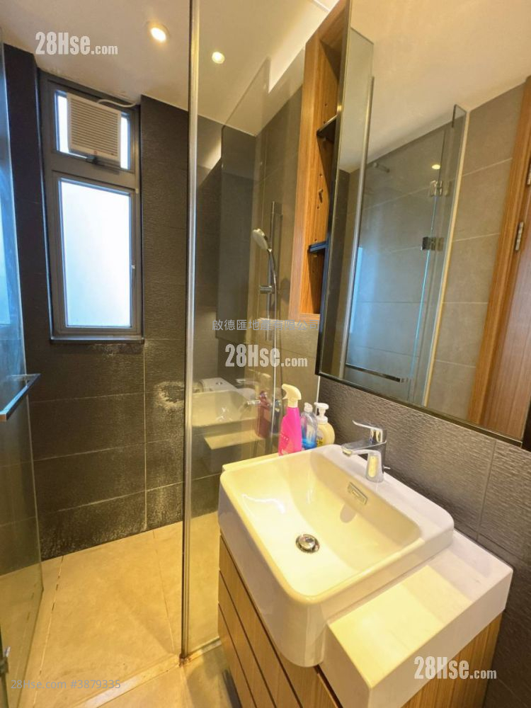 The Zutten Sell Studio , 1 Bathroom 191 ft² ( 17.7 m² )