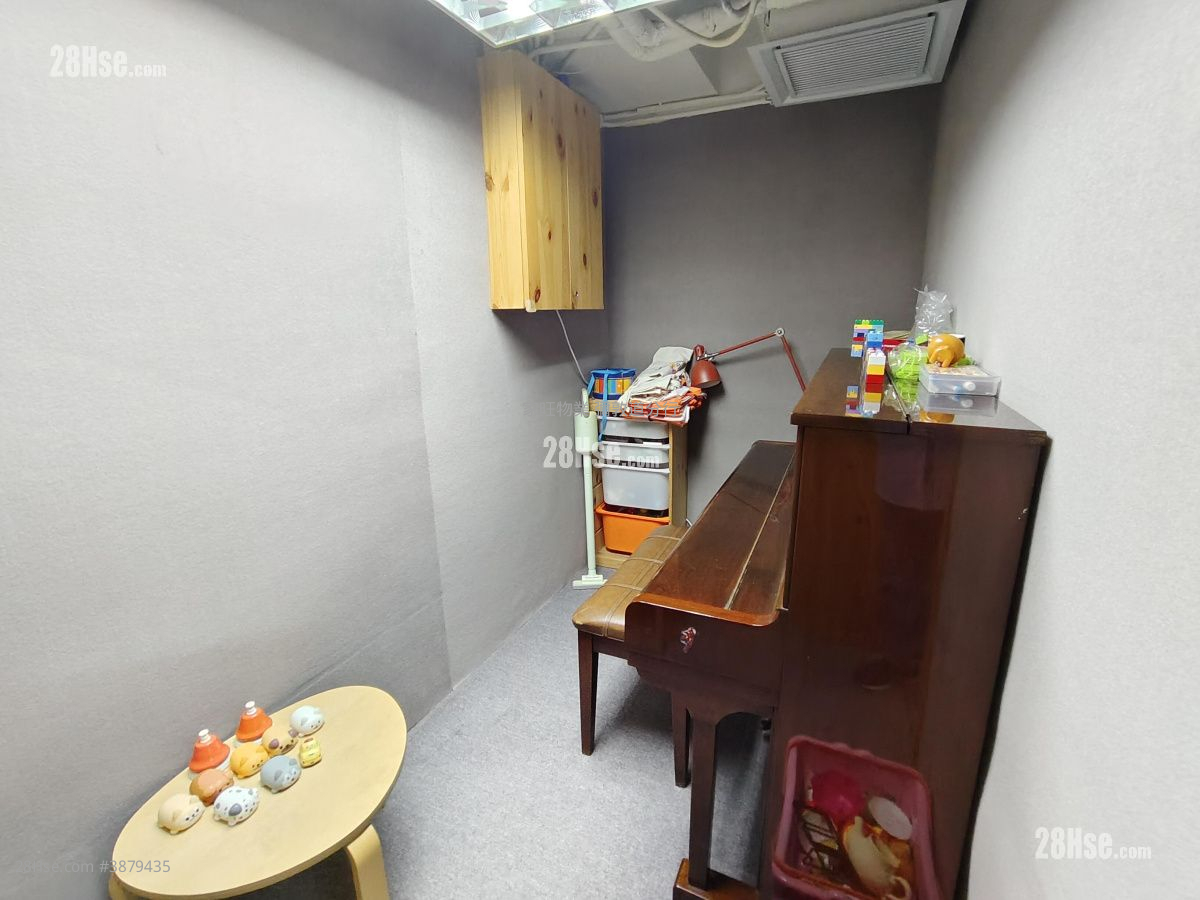 健峰保险大厦附近 租盘 4 房 , 1 厕所