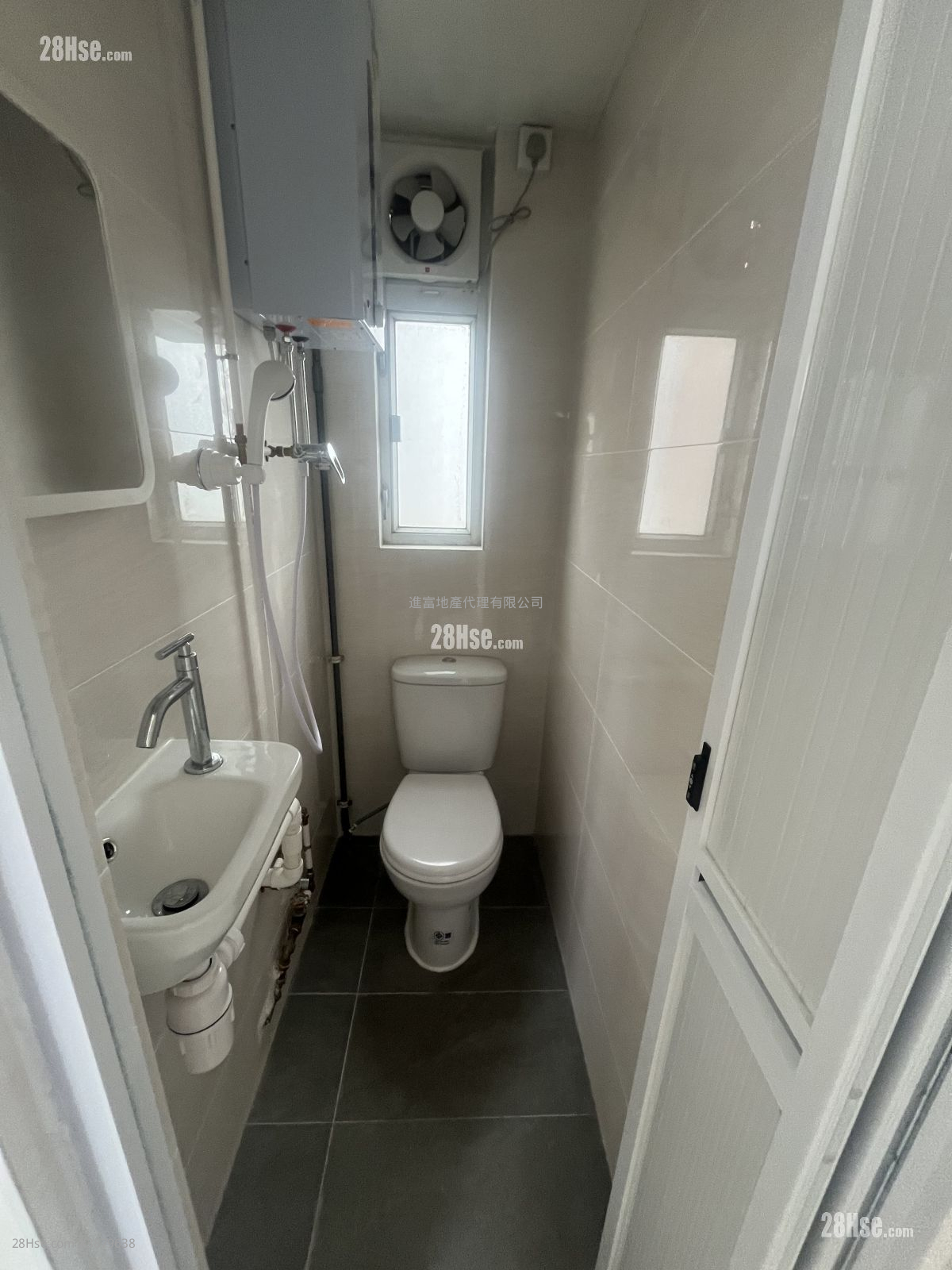 Shun Fat Building Sell Studio , 1 Bathroom 159 ft² ( 14.8 m² )
