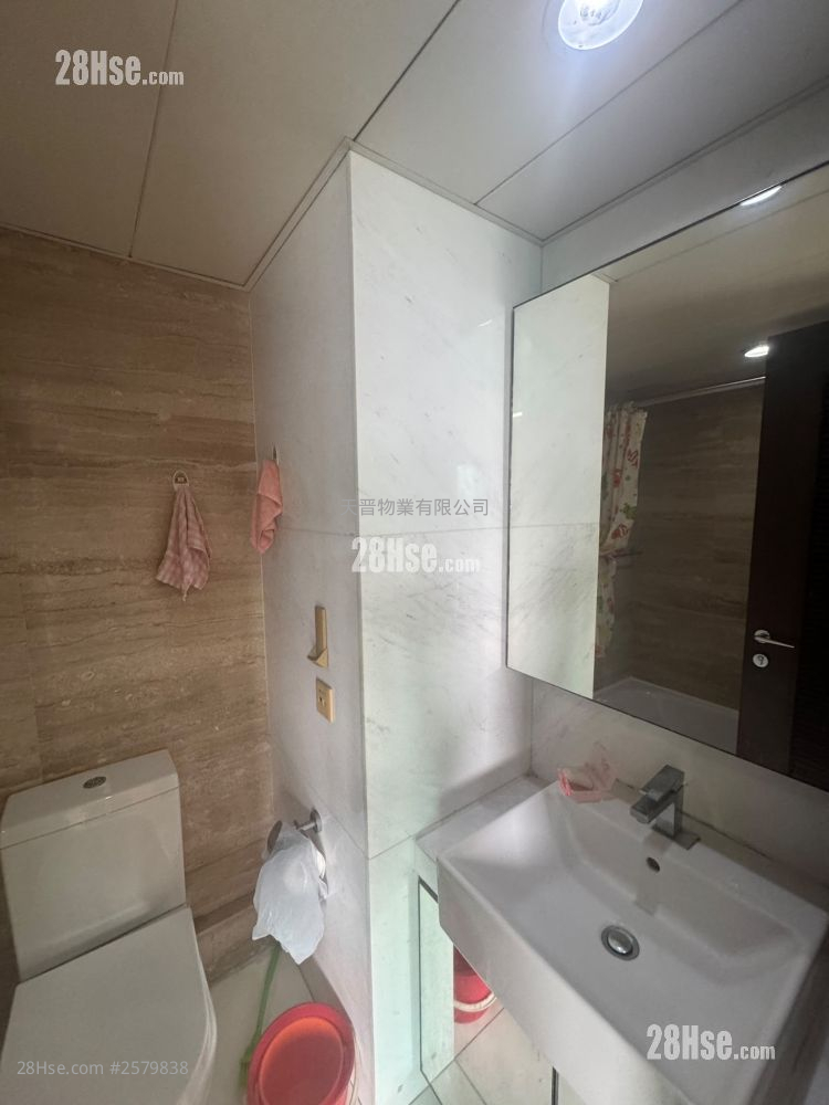 Grand Waterfront Sell 2 Bedrooms , 1 Bathroom 427 ft² ( 39.7 m² )