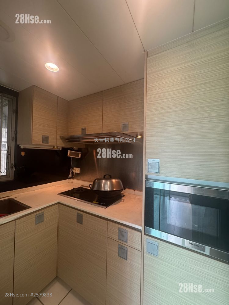 Grand Waterfront Sell 2 Bedrooms , 1 Bathroom 427 ft² ( 39.7 m² )