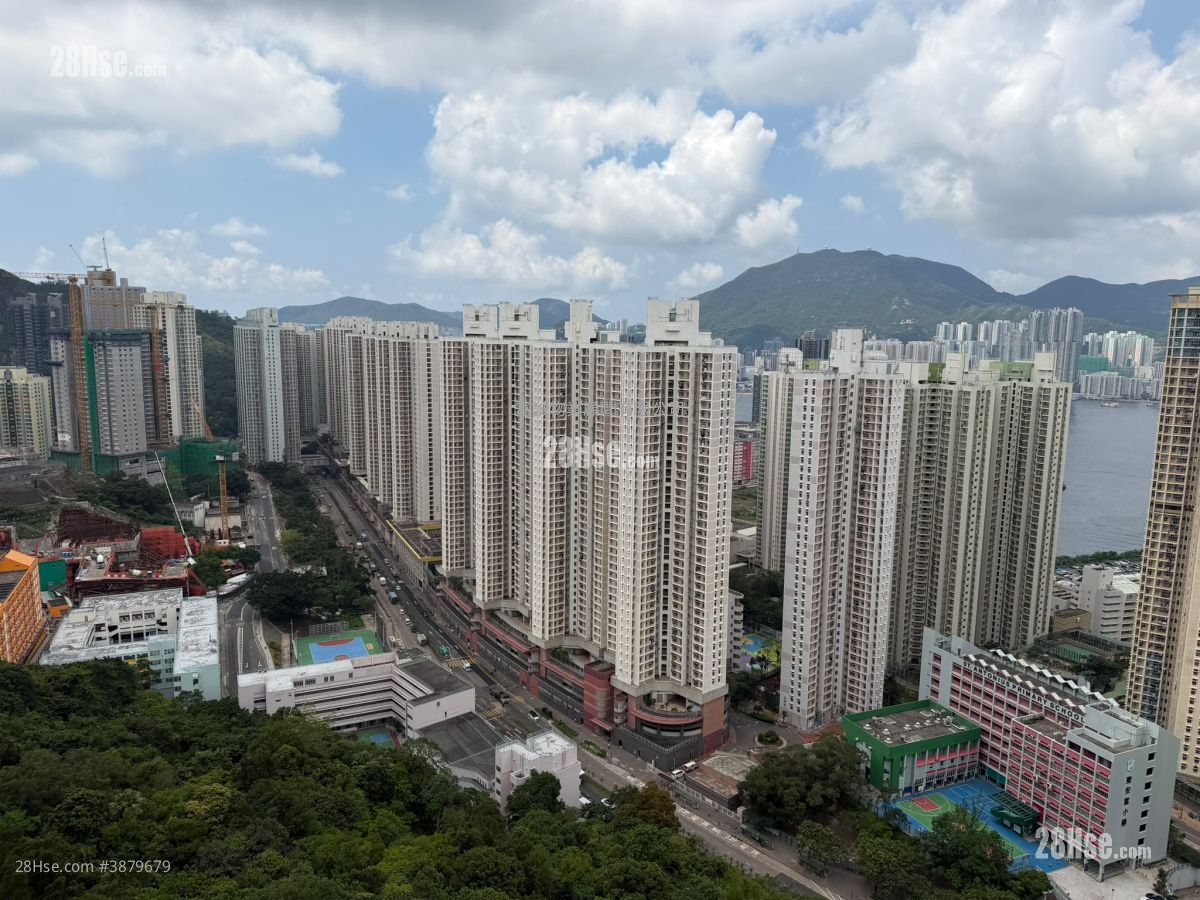 Hong Pak Court Sell 3 Bedrooms , 1 Bathroom 401 ft² ( 37.3 m² )