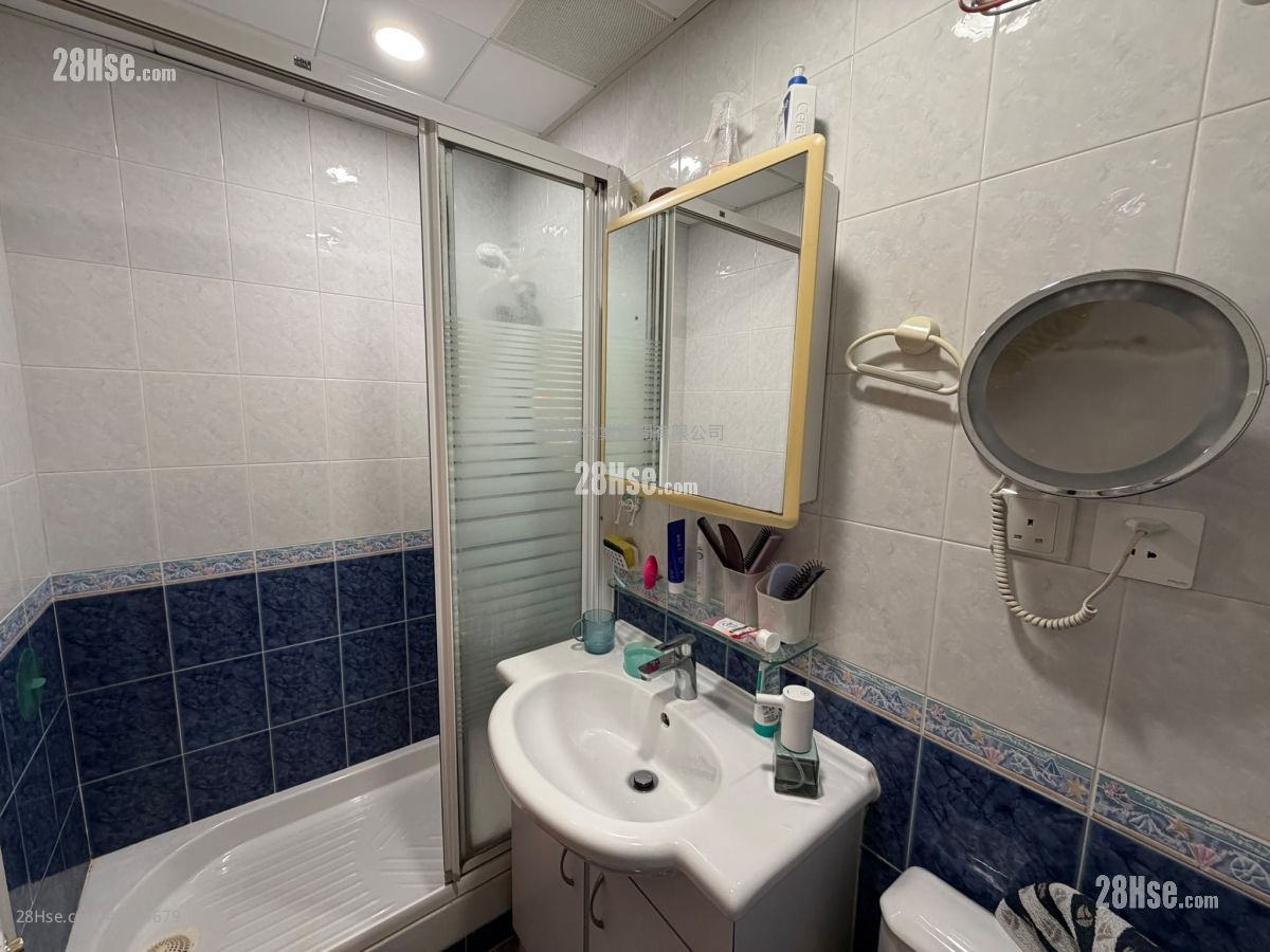 Hong Pak Court Sell 3 Bedrooms , 1 Bathroom 401 ft² ( 37.3 m² )