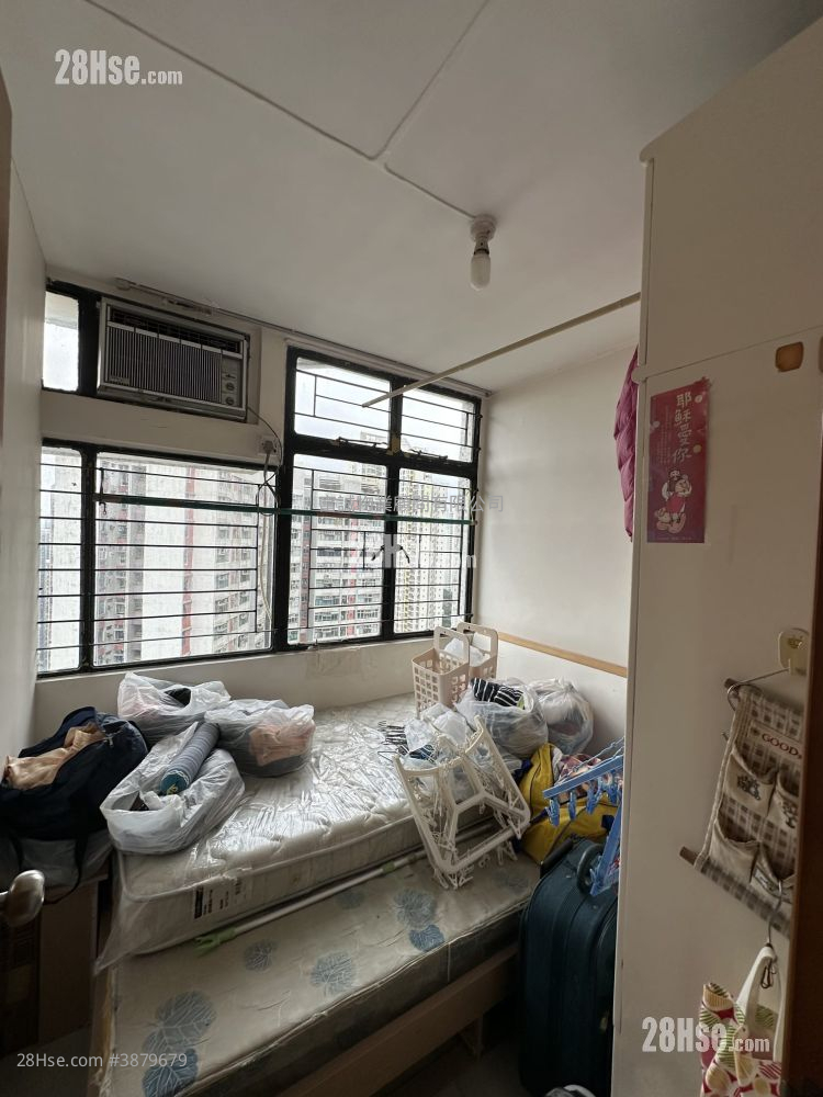 Hong Pak Court Sell 3 Bedrooms , 1 Bathroom 401 ft² ( 37.3 m² )