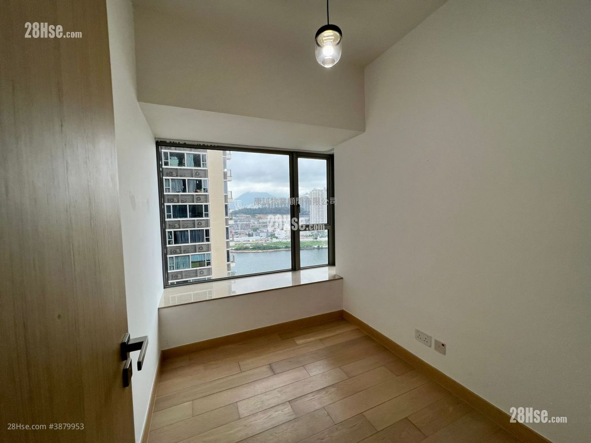 Peninsula East Rental 4 Bedrooms , 2 Bathrooms 931 ft² ( 86.5 m² )