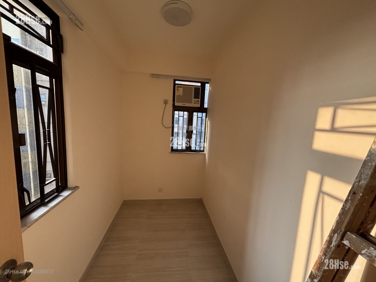 Diamond Court Rental 3 Bedrooms , 1 Bathroom 597 ft² ( 55.5 m² )