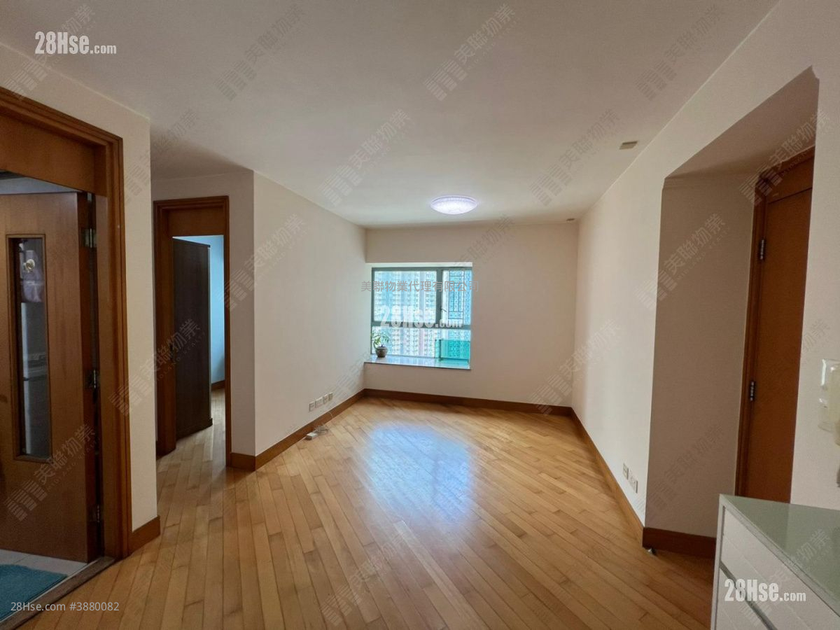 Aquamarine Sell 3 Bedrooms , 1 Bathroom 581 ft² ( 54.0 m² )